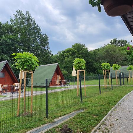 Kamp Restavracija Gladiator Hotel Zetale Eksteriør billede